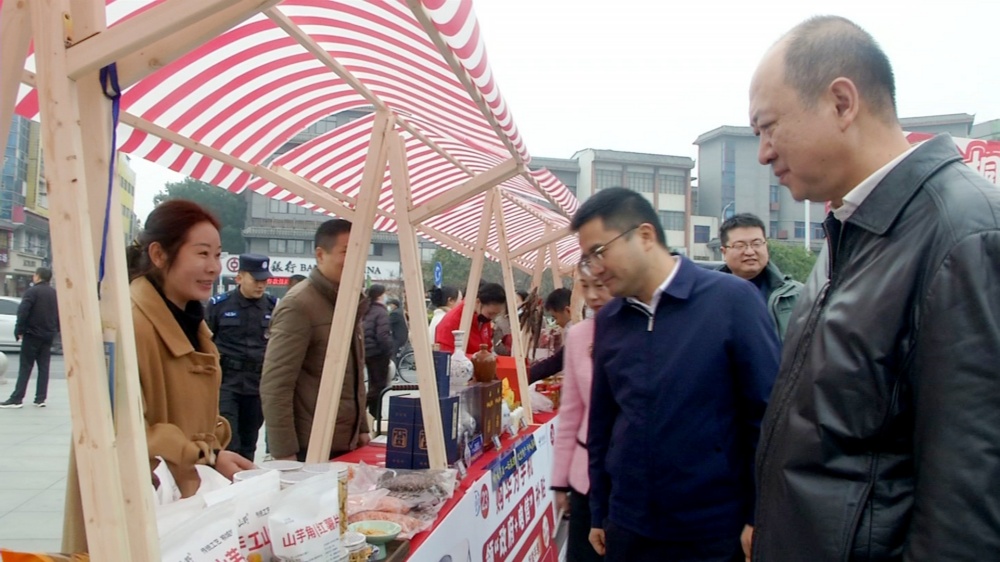 /uploads/image/2025/12/22/803ecd9a30acab2202a53f451dd06dc3.jpg 到参展摊位.jpg