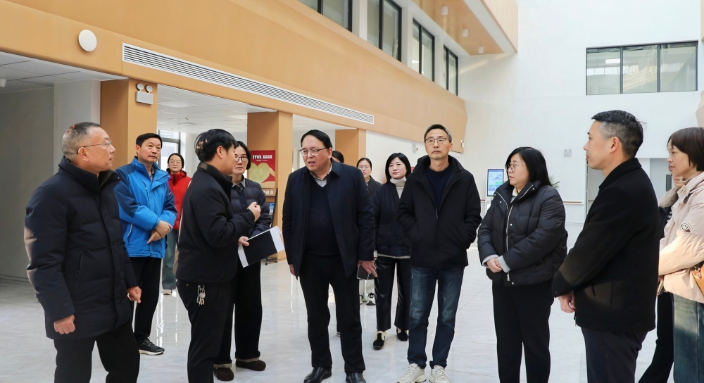 /uploads/image/2025/12/26/3f00de1d70345c2f59a1533e699fb7ef.jpg 图为市特约监察员在中医院调研.jpg