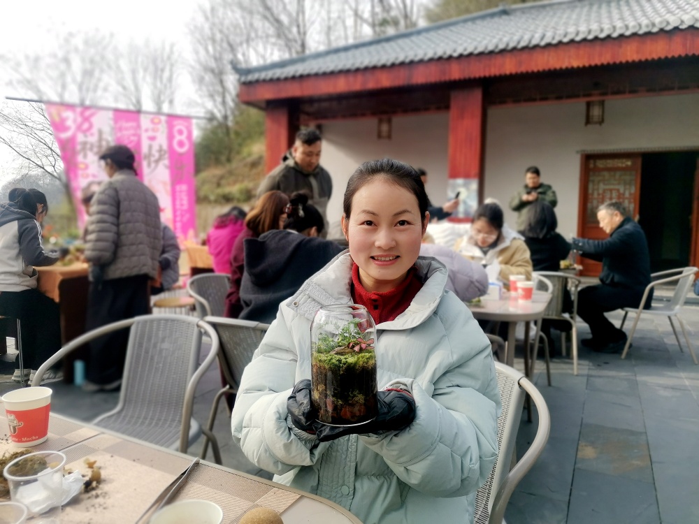 黄甲三八节活动 展示生态瓶.jpg