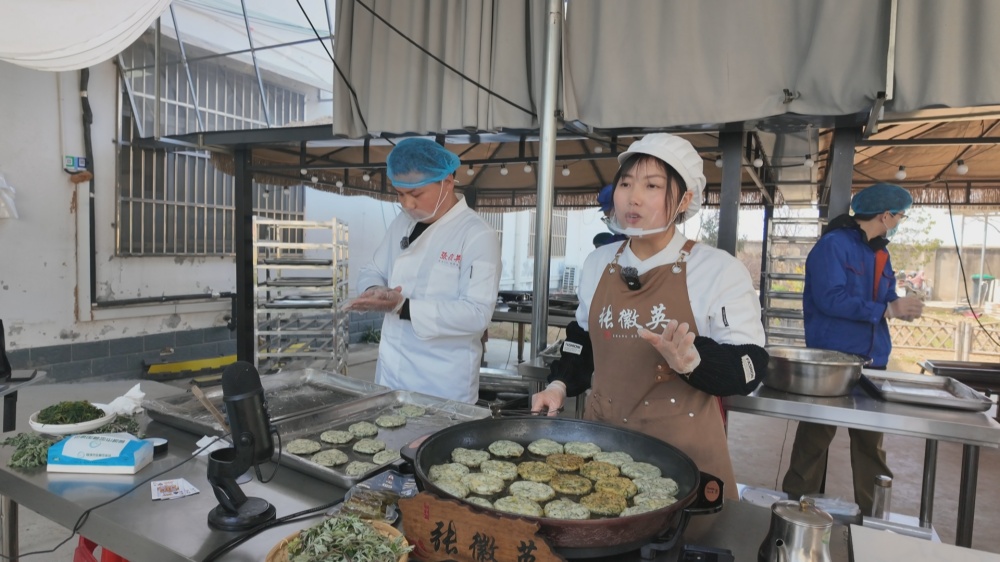 直播做蒿子粑.jpg