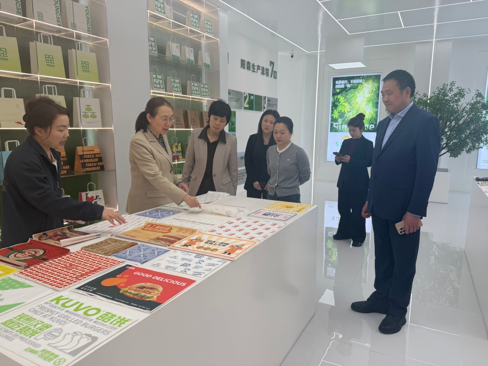 市政协开展“创新‘三化’体制机制 推动桐城塑料包装产业高质量转型升级”专题调研4.jpg