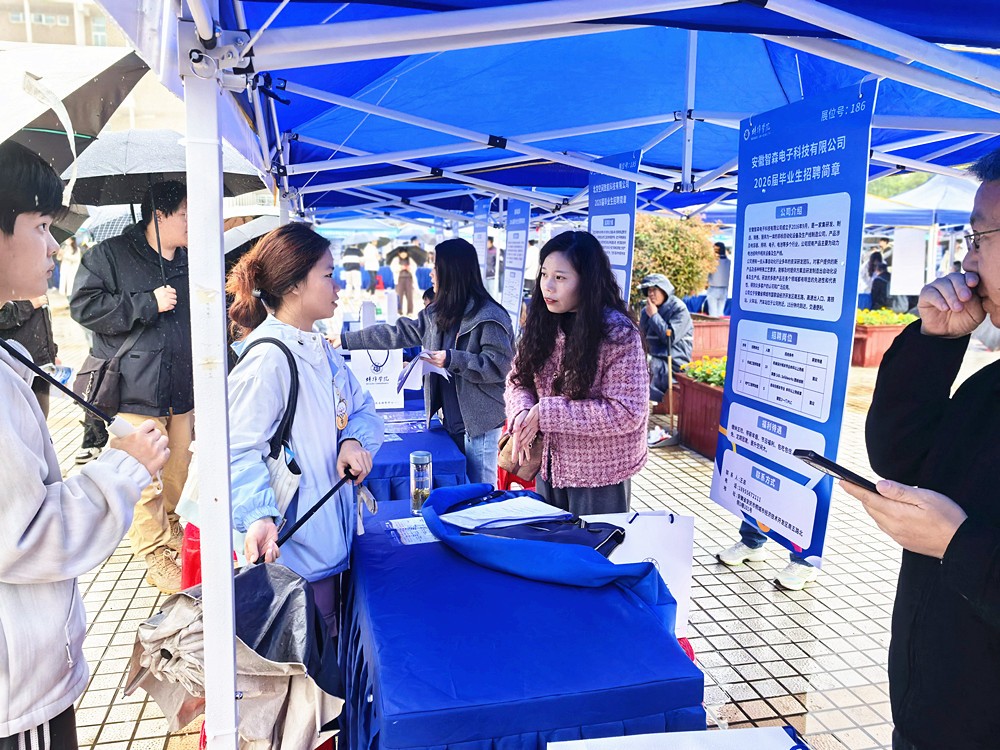 桐城市人社局：校地携手齐发力 合力桐心创未来2_副本.jpg