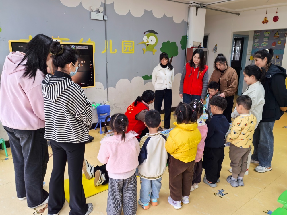 筑牢防溺水安全网 护航幼儿健康成长.jpg