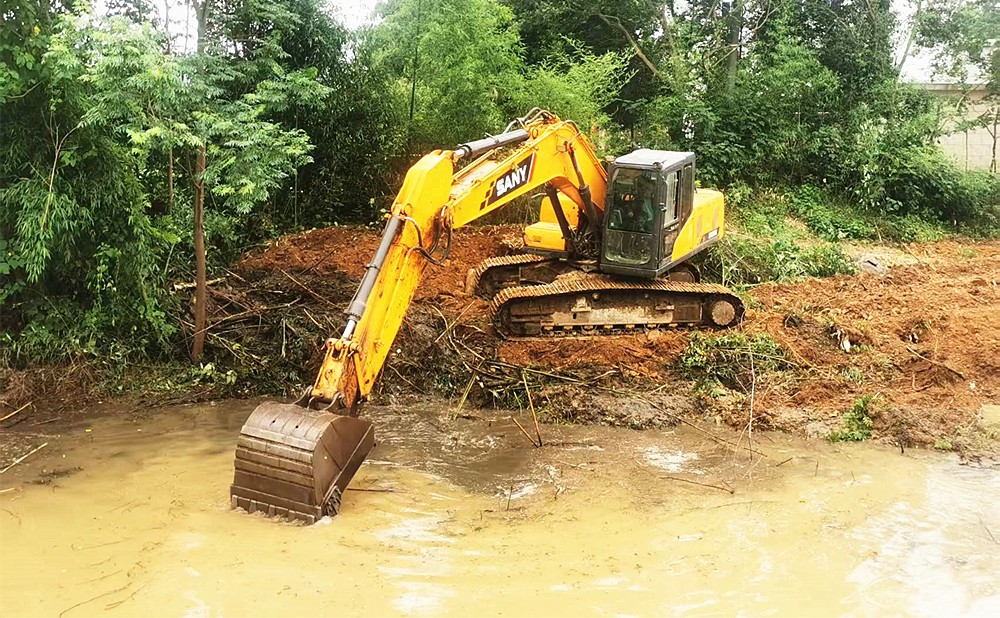 文昌街道大石板村：未诉先办护航河道民生工程2_副本.jpg