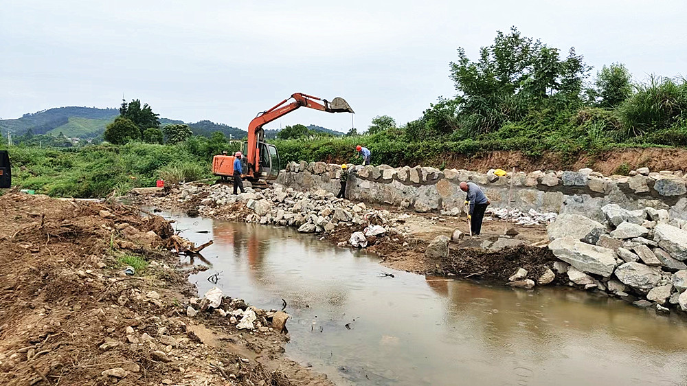 文昌街道大石板村：未诉先办护航河道民生工程1_副本.jpg