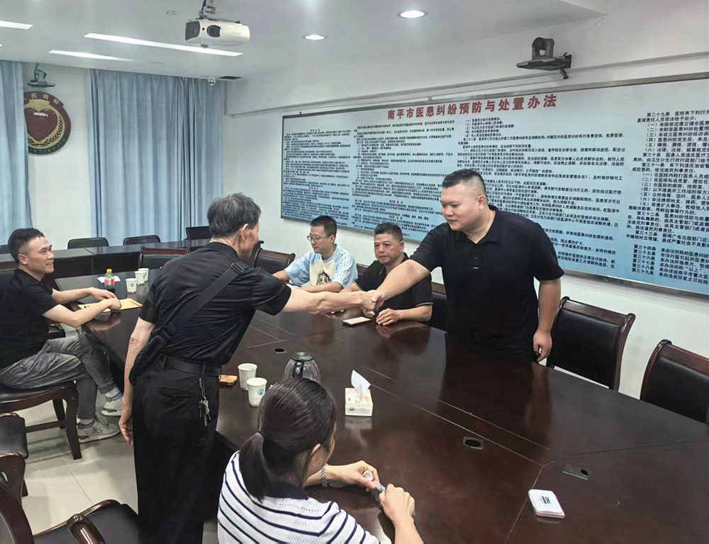 图为双方和解现场_副本.jpg